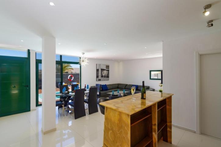 Spacious Private Villa & Private Heated Pool - Villa Sunshine Costa Teguise Buitenkant foto